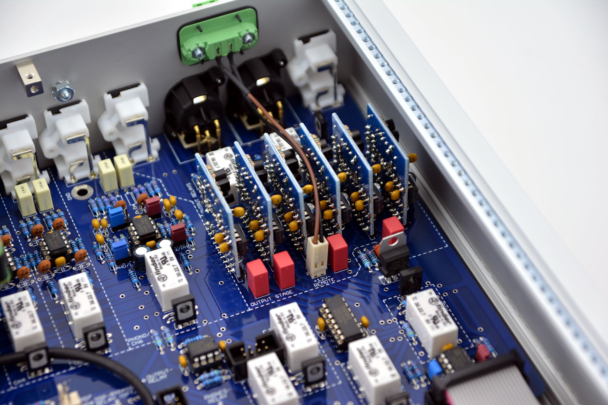 Preamp 14 Ausgangsstufe mit 6 Linetreiber-Modelen der neusten Generation Preamp 14 Ausgangsstufe mit 6 Linetreiber-Modelen der neusten Generation